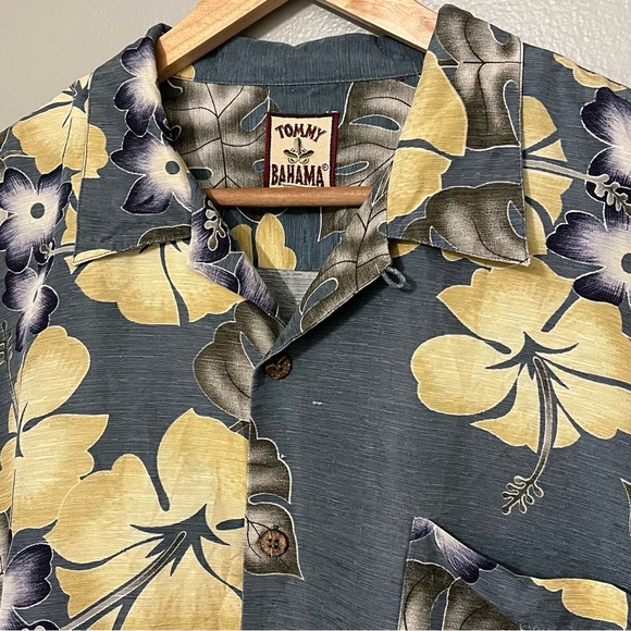 Vintage Tommy Bahama 100% Silk Hawaiian Floral Button Up Short Sleeve Shirt  L - Picture 3 of 13